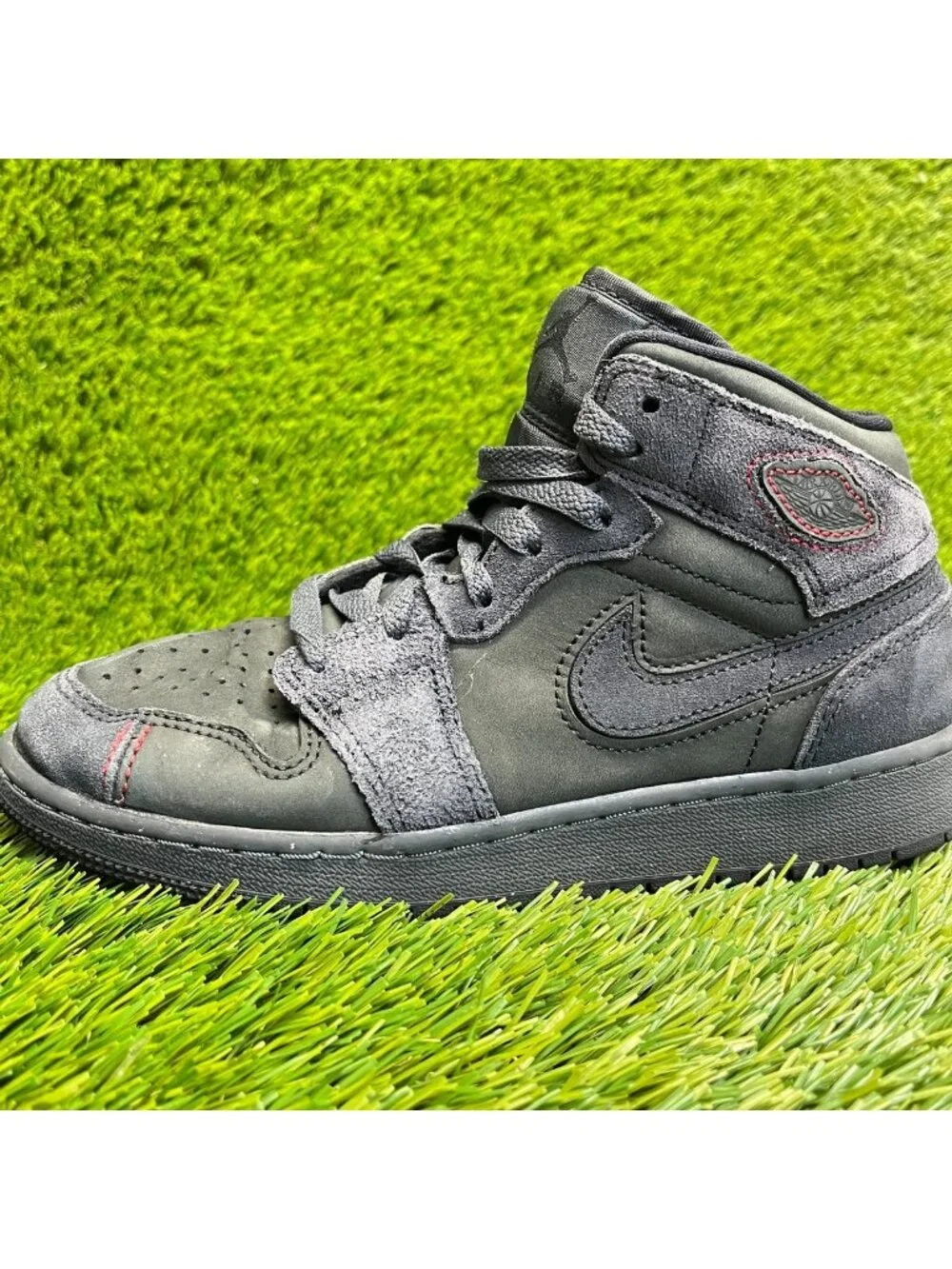Nike Air Jordan 1 Mid SE Craft Boys Size 4Y Black Athletic Suede Shoes Sneakers
